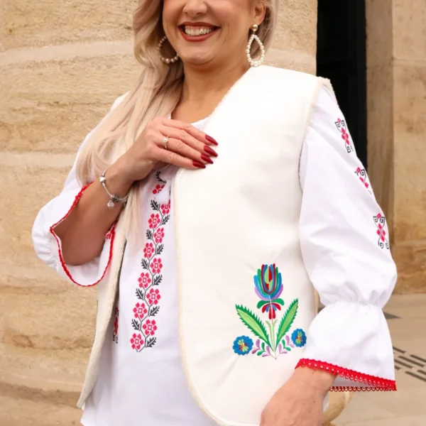 Vesta brodată tradițional Daria