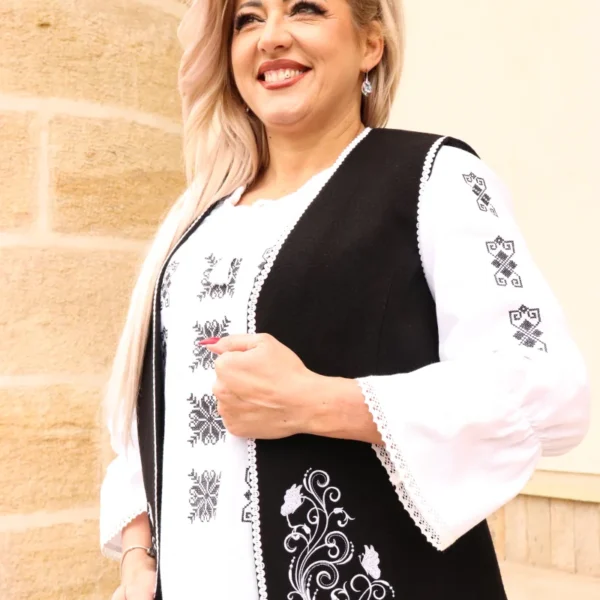 Vesta brodată tradițional Monica