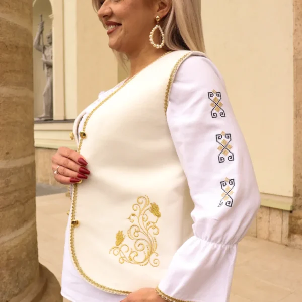 Vesta brodată tradițional Serena