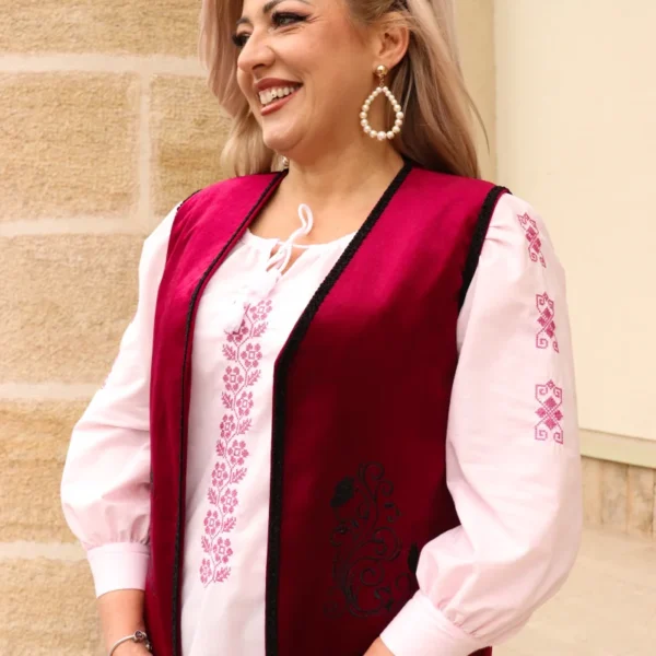 Vesta brodată tradițional Lidia
